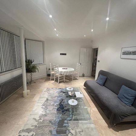Lovely Entire 1 Bedroom Flat With Patio In Chiswick Superb Location London Ngoại thất bức ảnh