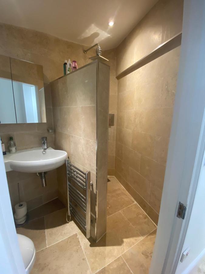 Lovely Entire 1 Bedroom Flat With Patio In Chiswick Superb Location London Ngoại thất bức ảnh